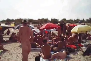 Âm hộ của một con bê sex cổ trang vietsub gầy lấy một con gà trống bị thổi kèn.