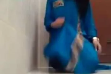 Cô gái lãng mạn thủ dâm phim sex kim bình mai cổ trang trên bãi biển.