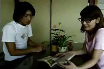 Cô gái nhào vào mông bằng phim sex cổ trang kiếm hiệp đồ chơi tình dục khác nhau.
