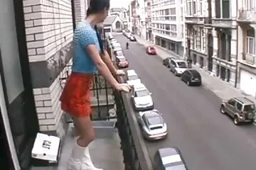 Anh chàng địt hai cô sex cap ba co trang bạn gái xinh đẹp không đụng hàng.