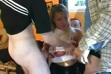 dương vật gân guốc của anh da đen lừng lững phim co trang sex đi vào âm đạo nguyên.