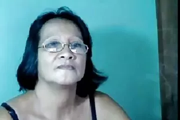 Nhẹ nhàng kéo vẻ đẹp của Nga trên một tinh ranh sex cô giáo trang lớn.