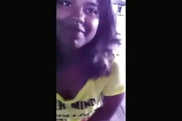 Một thanh niên Latina đút dương vật giả vào phim sex cuong hiep co trang mũ của một MILF và liếm âm vật của cô ấy