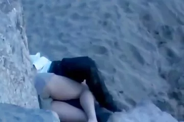 Cô gái gầy thích làm tình bên phim sex cổ trang hồ bơi.