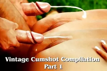 Gái điếm thời trang mặc nội y đứng sez co trang kiểu doggy trước mặt người tình.